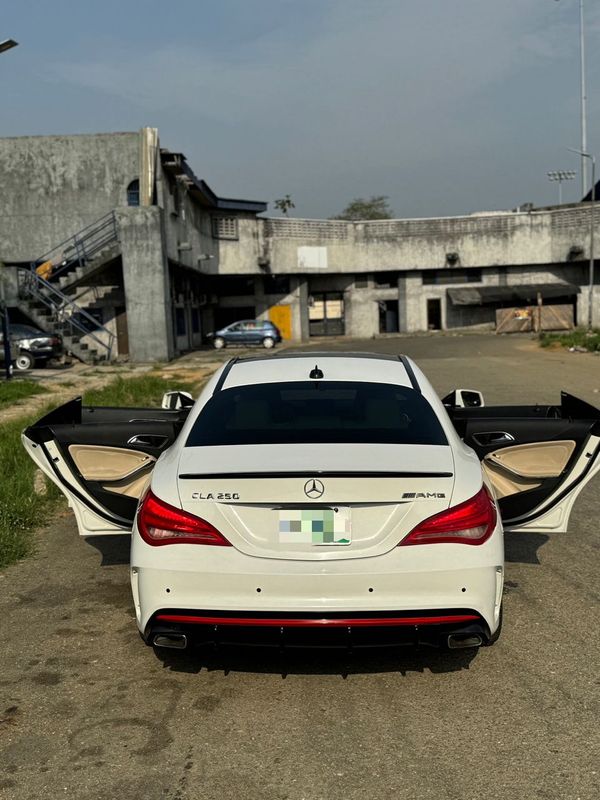Thumbnail 4 of 2017 Mercedes-Benz CLA-Class